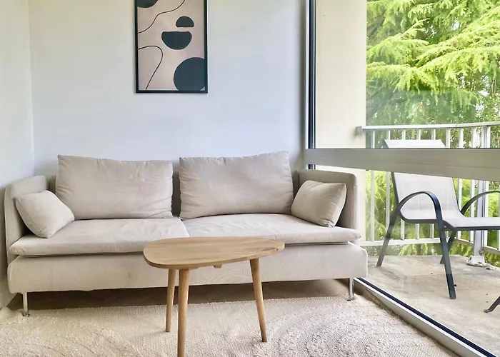 Scandinave Balcon Et Ascenseur アパート *